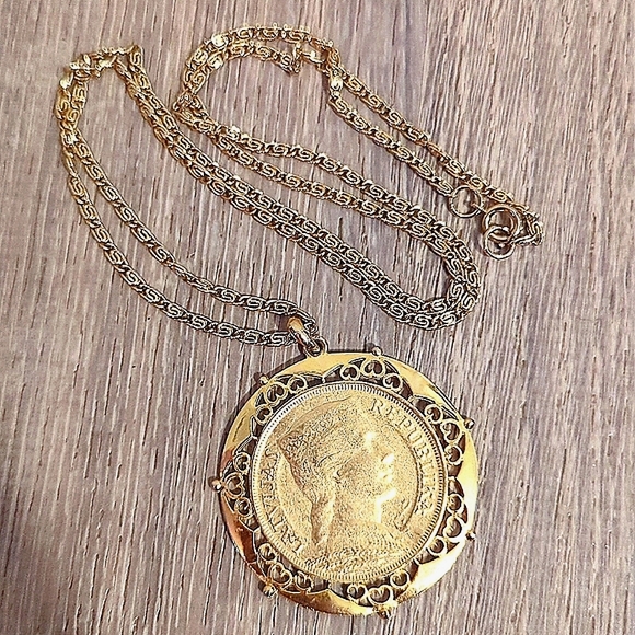 Vintage Lativa Republic Coin Medallion Necklace - Picture 6 of 9